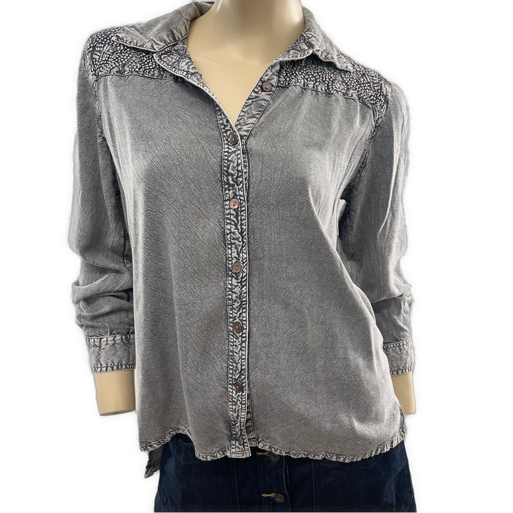 Solitaire- Gray Button-Down Shirt with Embroidered Trim- M